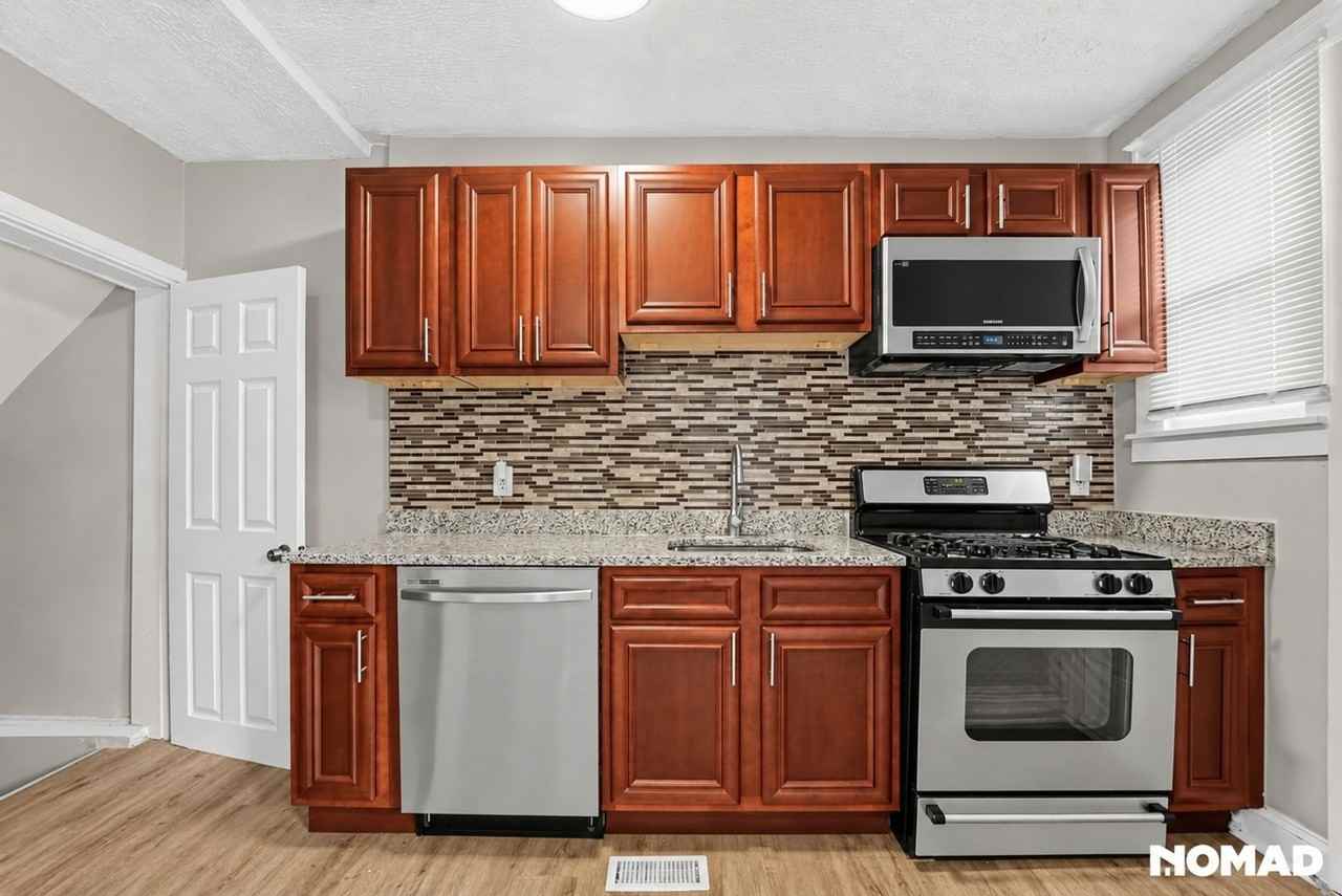 3302 Elmley Ave - Photo 3 of 31