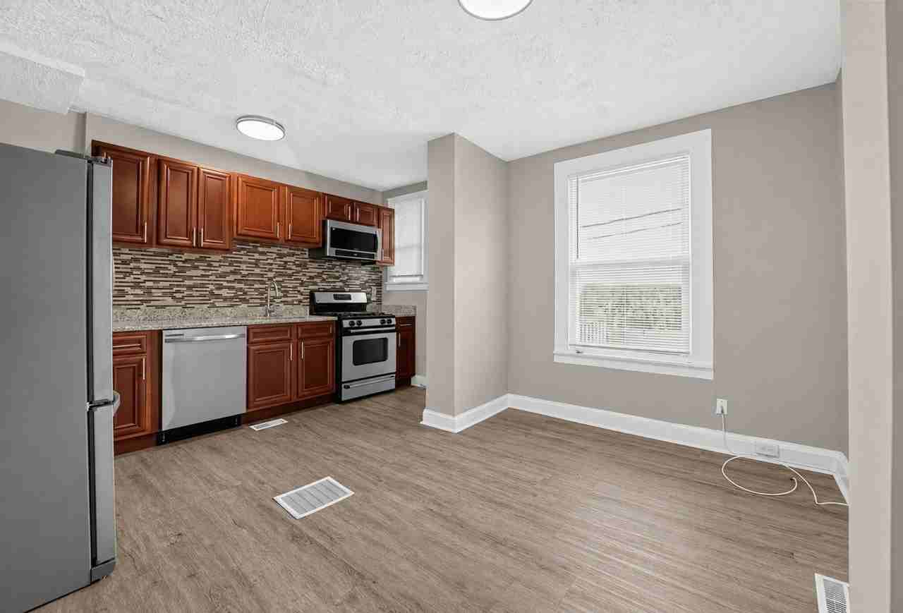 3302 Elmley Ave - Photo 7 of 31