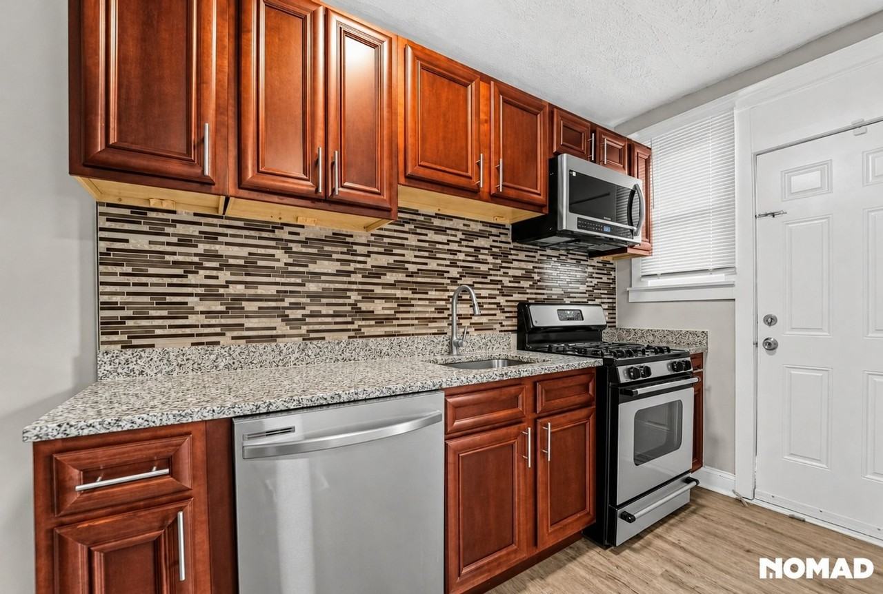 3302 Elmley Ave - Photo 4 of 31