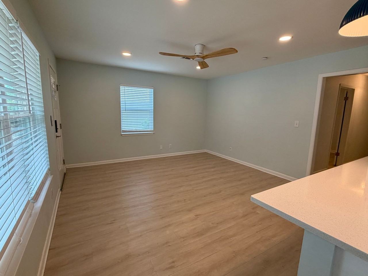 306 Florida St - Photo 2 of 18