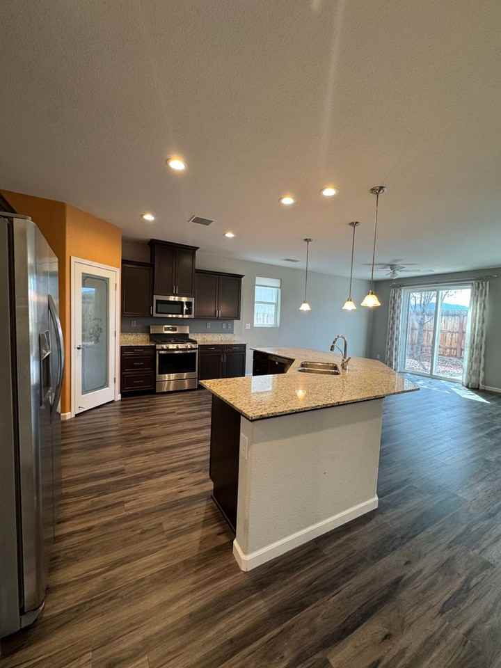 322 Granite Ct - Photo 2 of 39