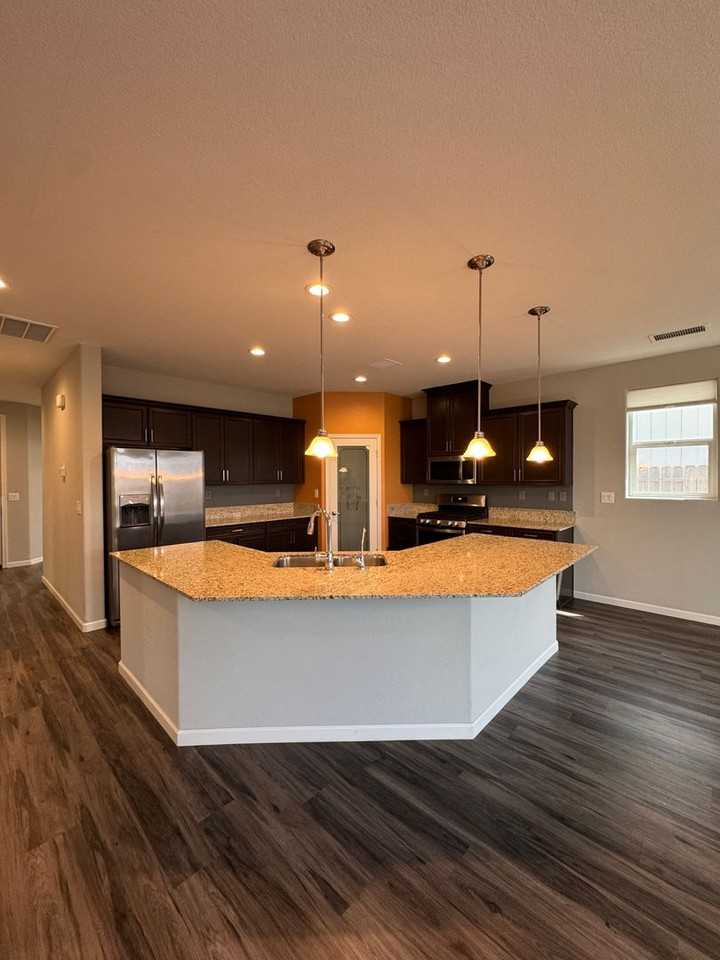 322 Granite Ct - Photo 3 of 39