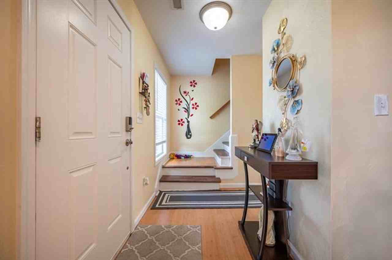 435 Majestic Dr - Photo 2 of 12