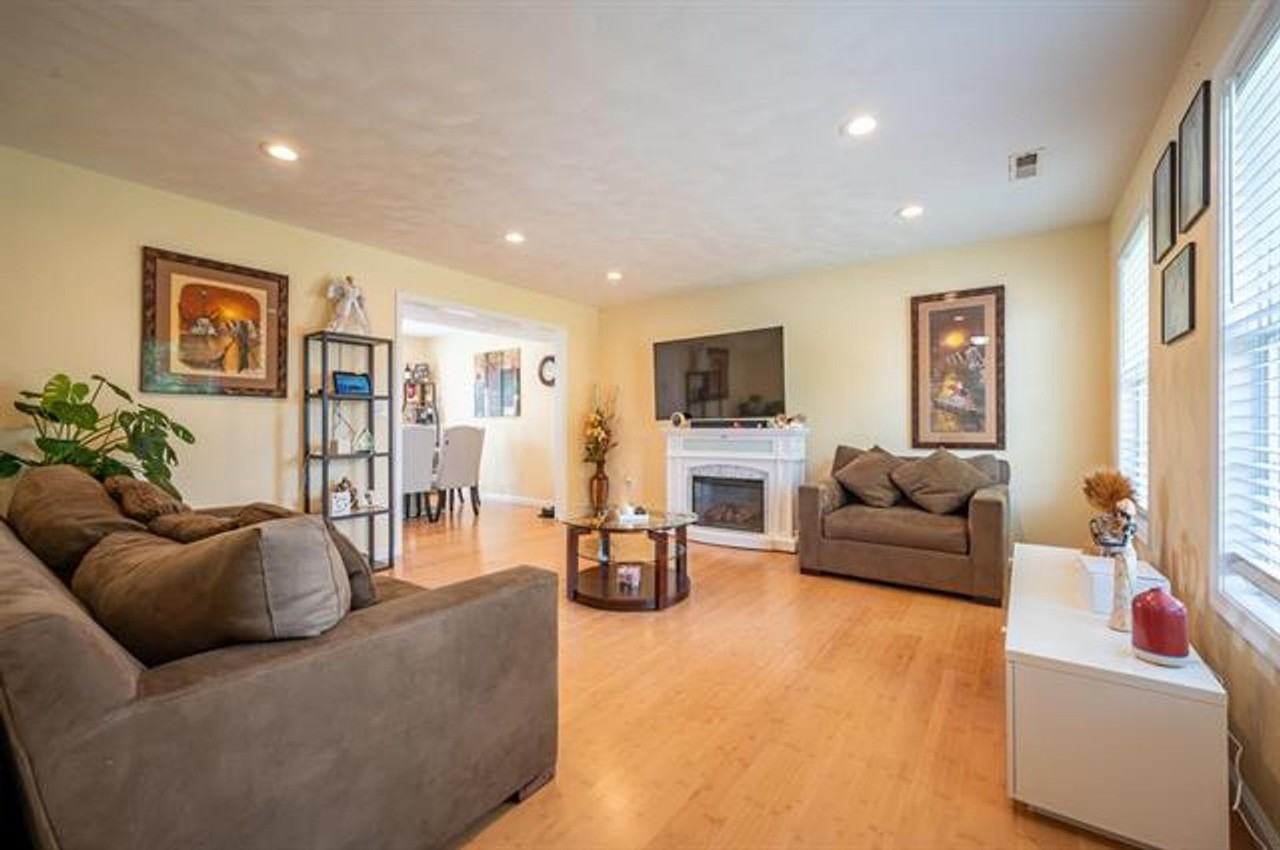 435 Majestic Dr - Photo 3 of 12