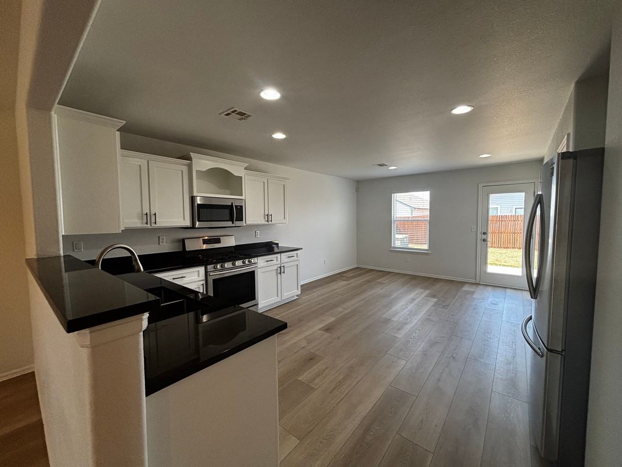 11084 N 116th East Ave - Photo 6 of 30