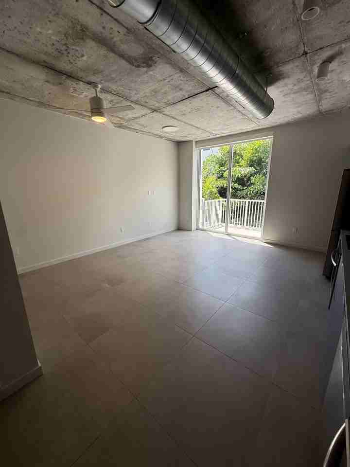 108 Northwest 27th Street #S1 - Photo 4 of 12