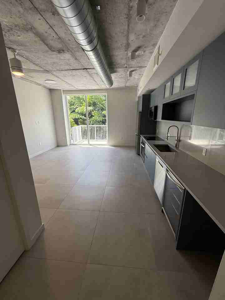 108 Northwest 27th Street #S1 - Photo 3 of 12