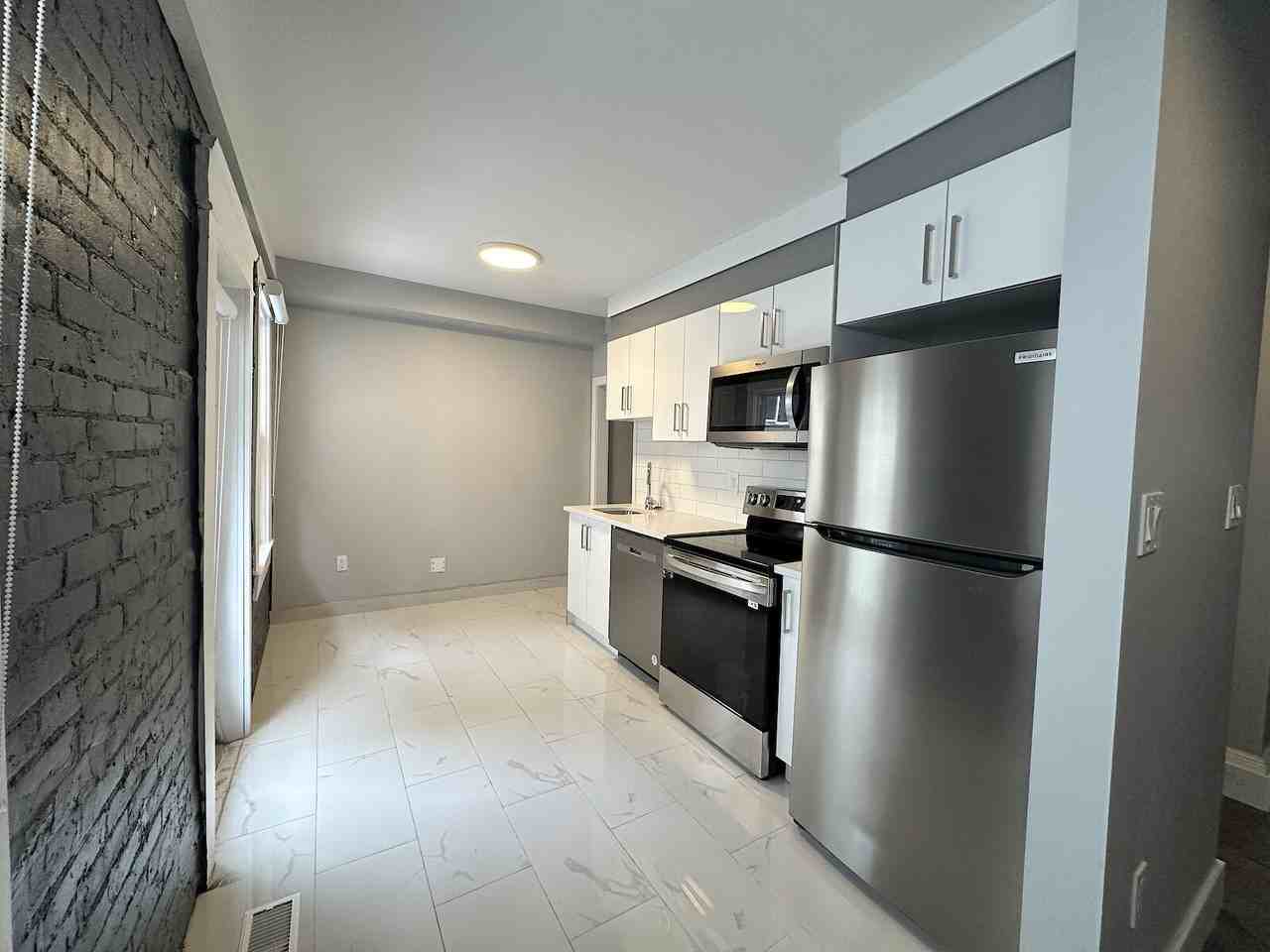 11801 102 Ave Nw - Photo 2 of 9
