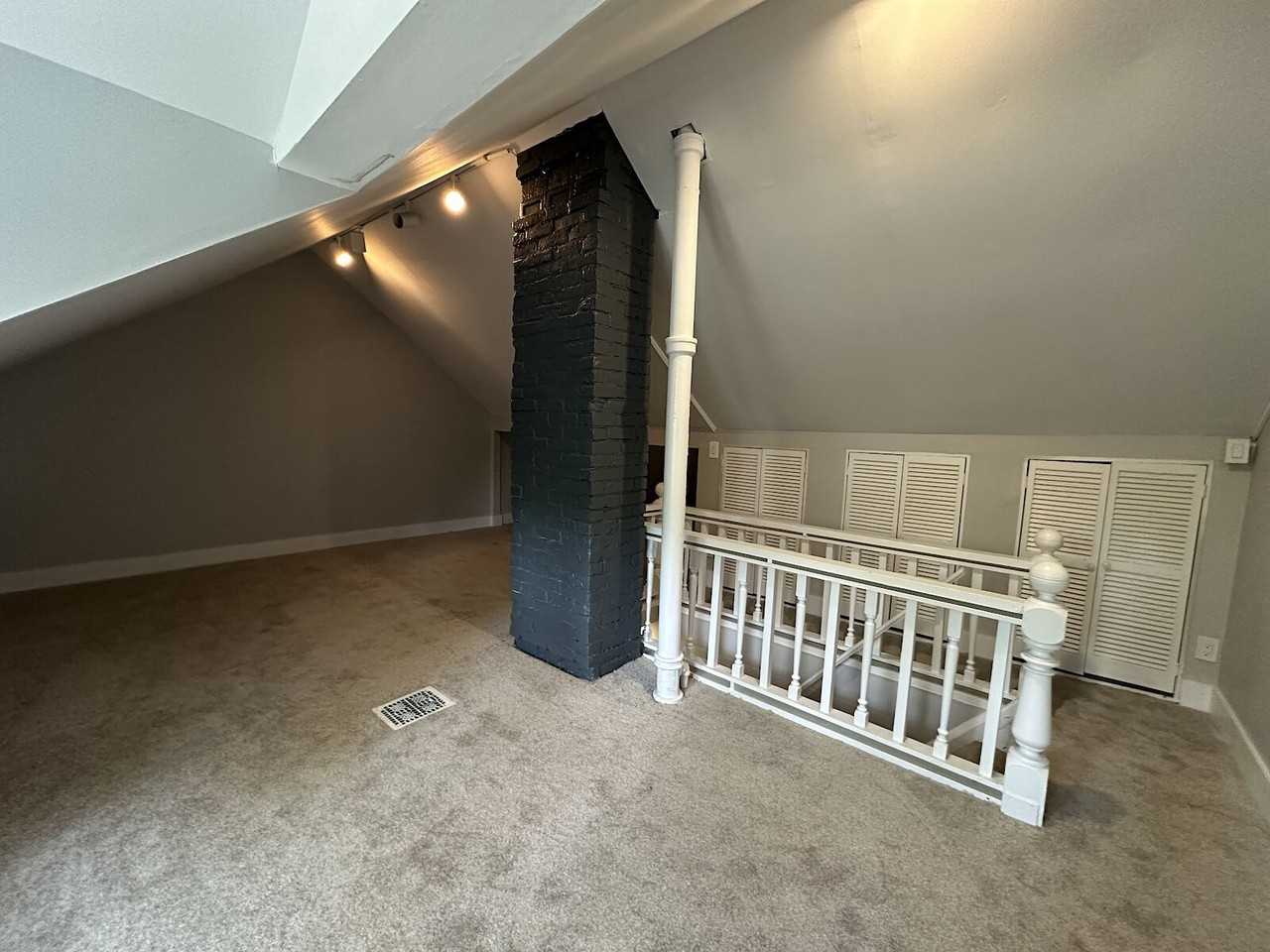 11801 102 Ave Nw - Photo 4 of 9