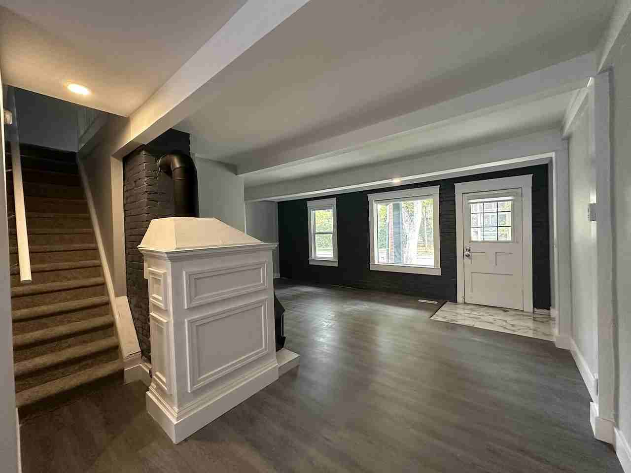 11801 102 Ave Nw - Photo 7 of 9