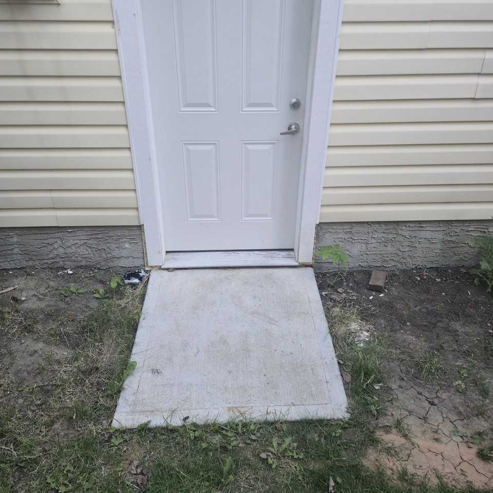 1032 Prestwick Cir Se - Photo 2 of 14