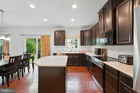 156 Thomas Jefferson Ter #NA - Photo 3 of 15