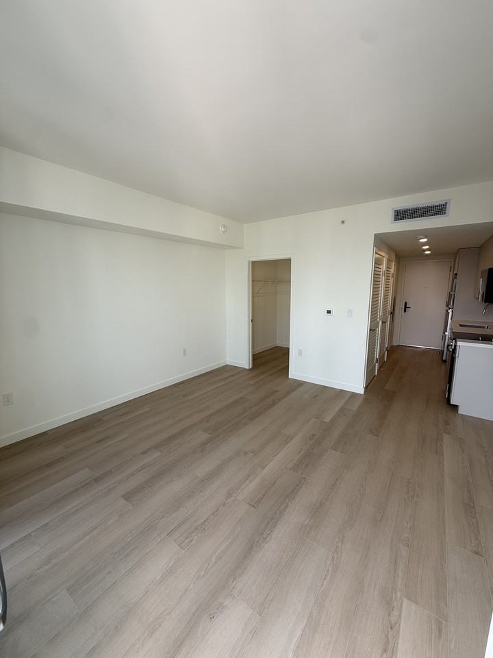 129 North Miami Avenue #S2 - Photo 4 of 8