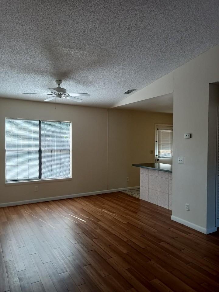 7756 62nd Way N #D - Photo 2 of 9