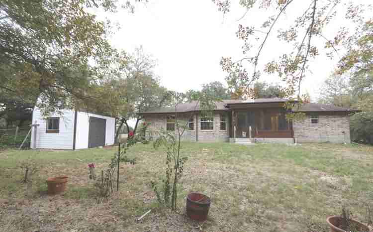1900 Bentwood Dr #NA - Photo 3 of 10