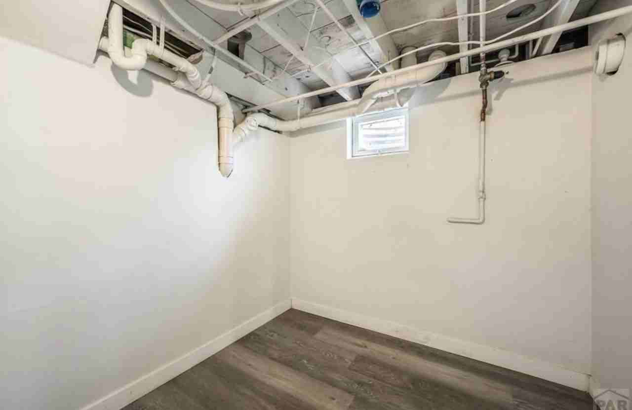 1735 E 4th St - Photo 2 of 20