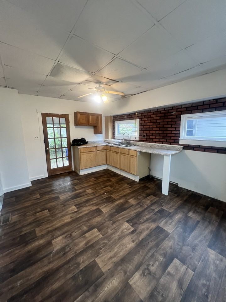 836 Madison Ave - Photo 5 of 10