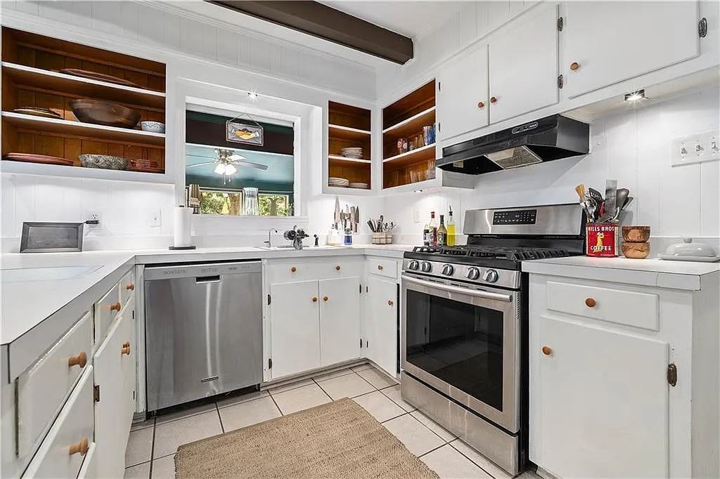 1054 Matterhorn St - Photo 2 of 3