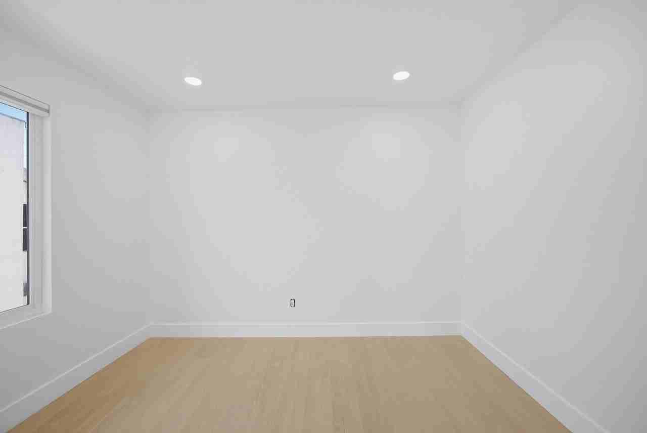 1040 W 165th Pl #2 - Photo 4 of 30