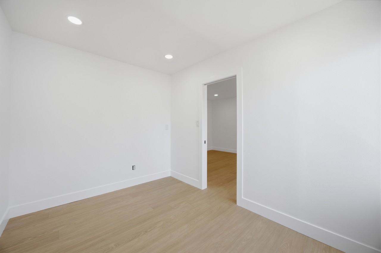 1040 W 165th Pl #2 - Photo 6 of 30