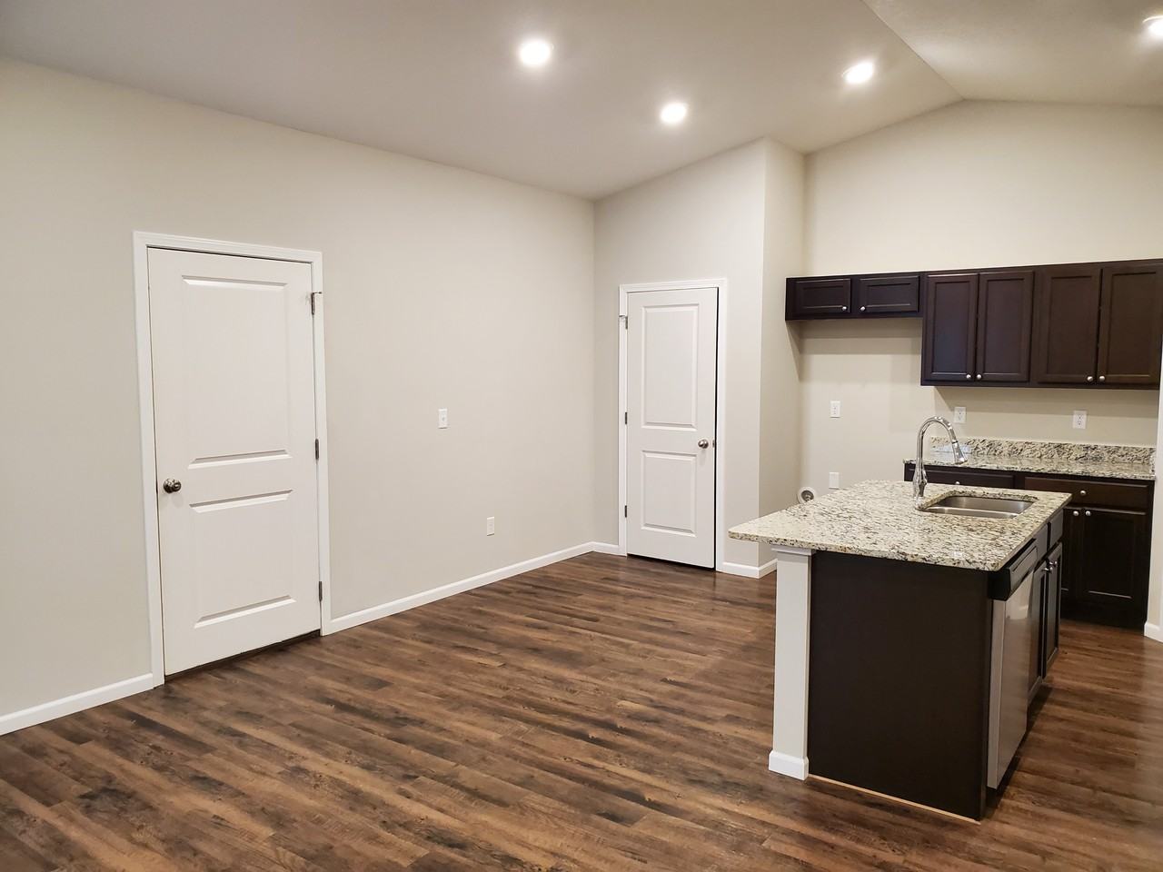 416 S Longbranch Dr - Photo 3 of 17