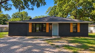 207 Rosewood Dr - Photo 1 of 1
