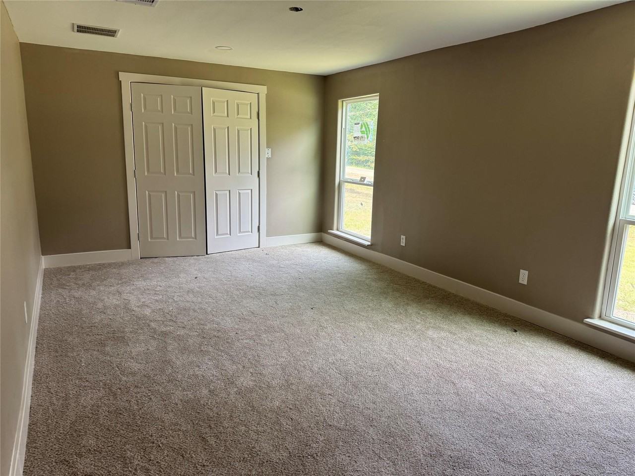 467 Whisperwood Dr - Photo 3 of 5