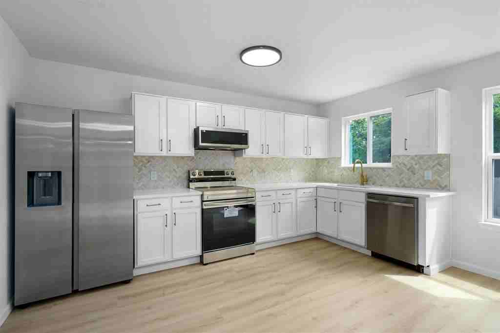 7115 Thannas Way - Photo 4 of 13