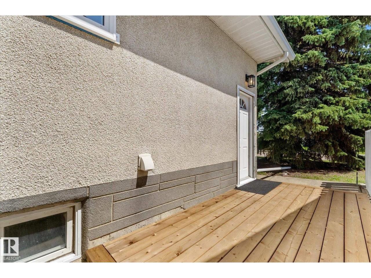 10803 136 Avenue Northwest - Photo 3 of 15