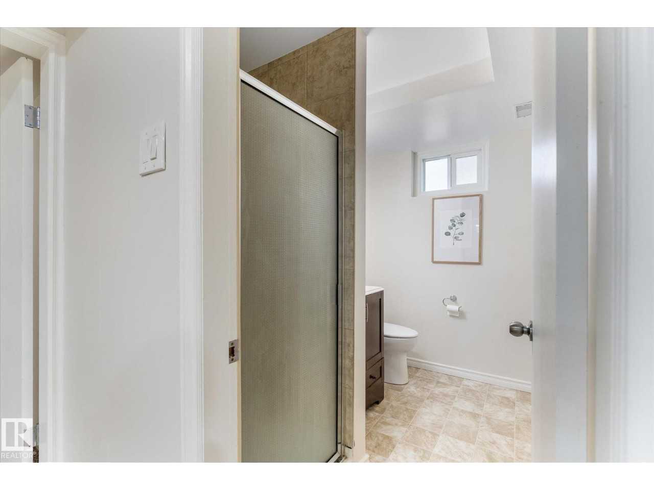 10803 136 Avenue Northwest - Photo 5 of 15