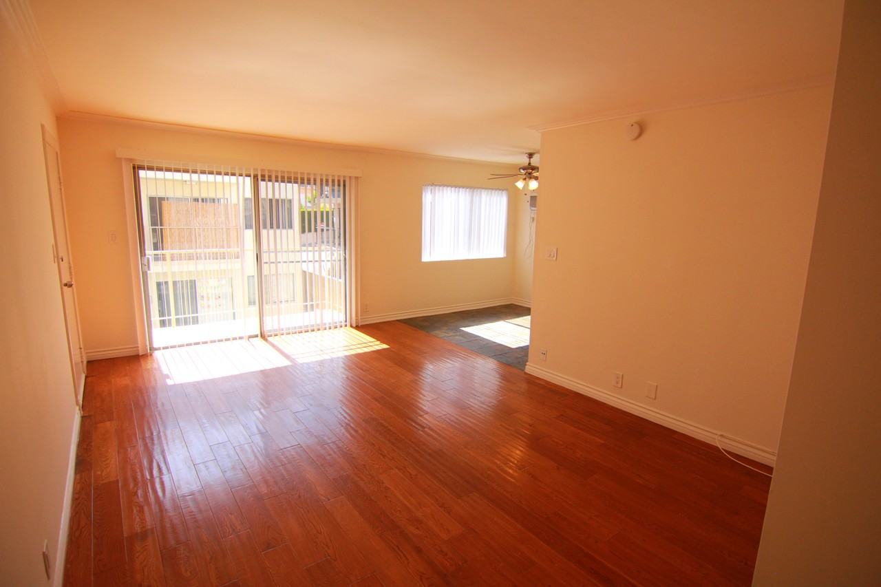 1114 North Clark Street #14 - Photo 3 of 17