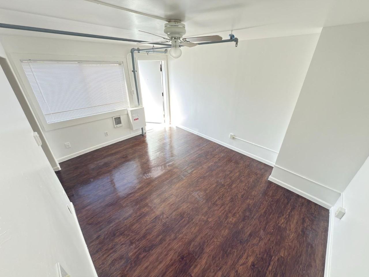 9632 Aurora Ave N - Photo 7 of 22