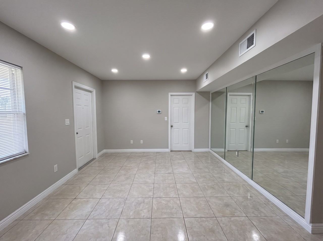 500 NE 135th St - Photo 3 of 10