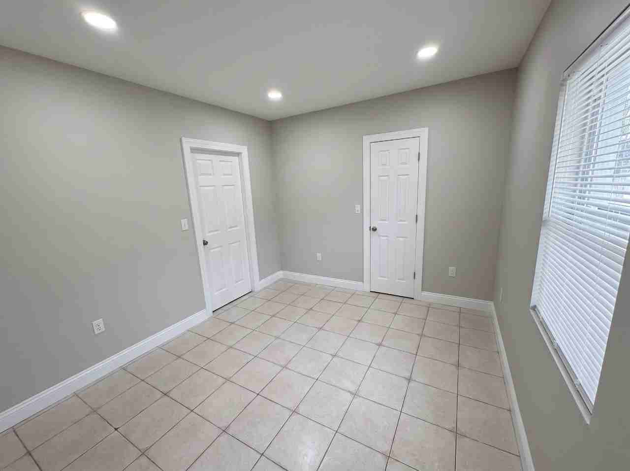 500 NE 135th St - Photo 7 of 10