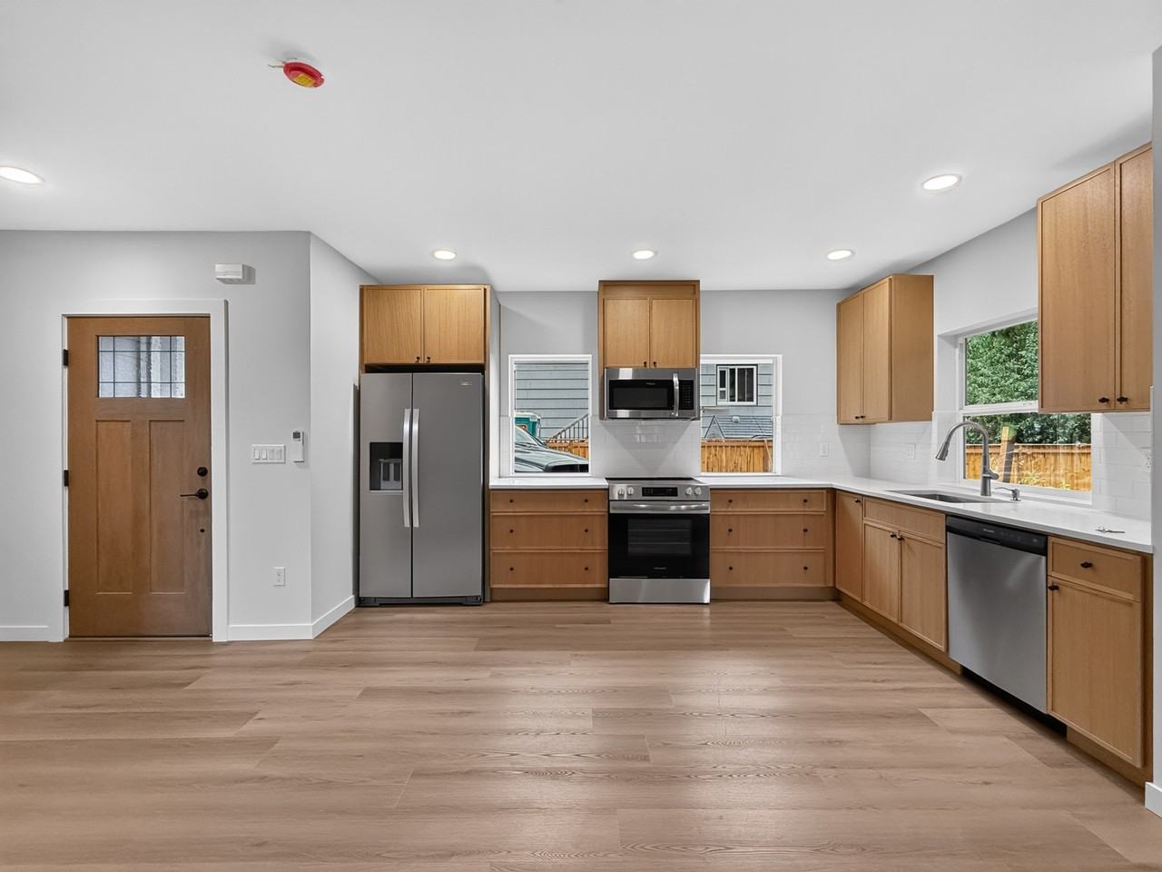 328 Ne 125th St #1 - Photo 4 of 22