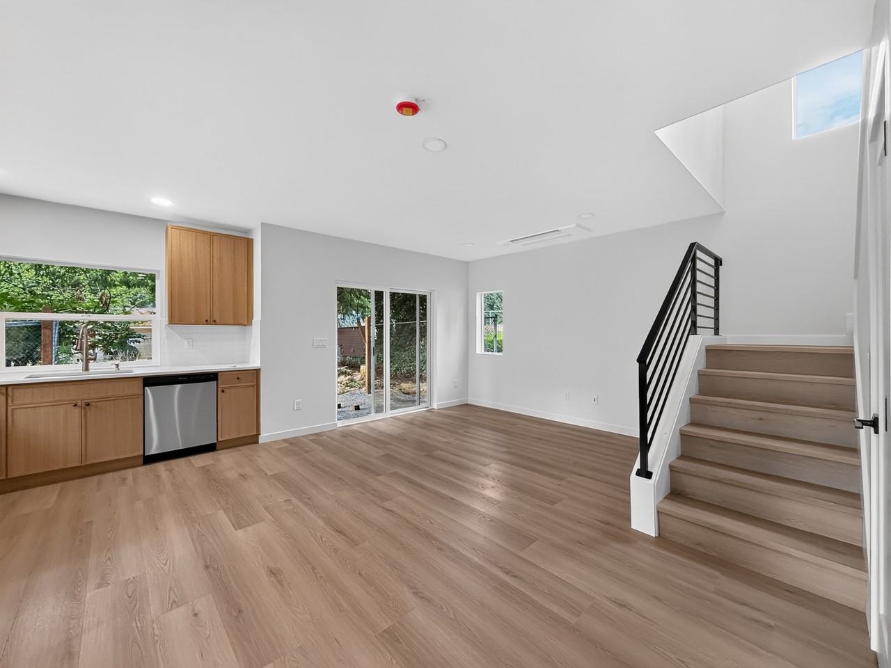 328 Ne 125th St #1 - Photo 5 of 22