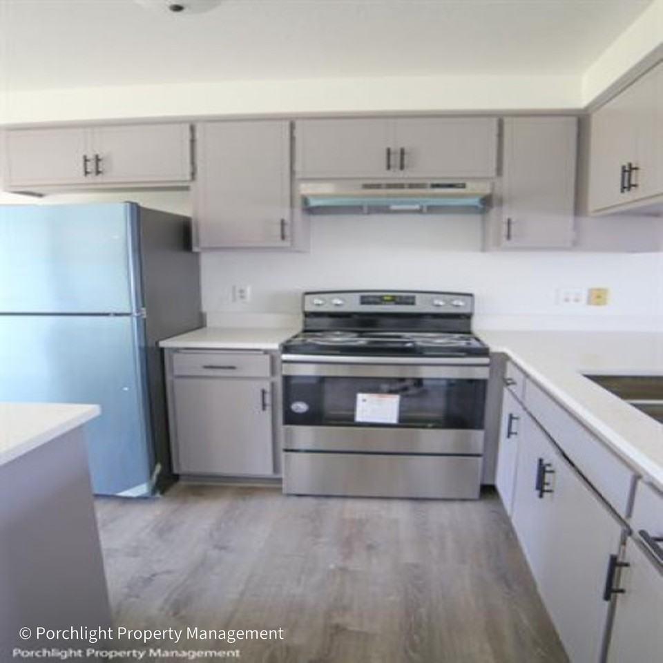 1313 Main St #D - Photo 2 of 18