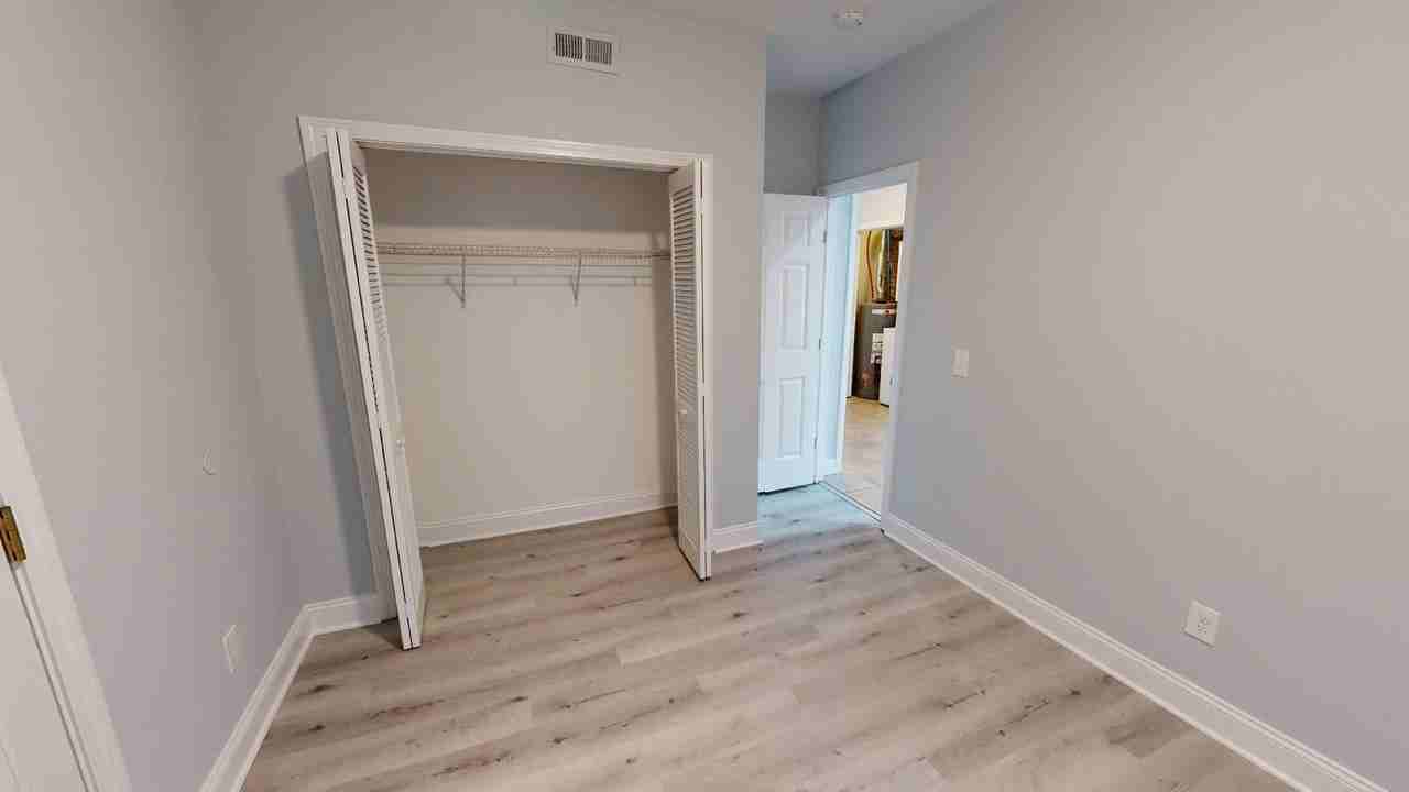 SB Howe Ave Apartment - Photo 5 of 28