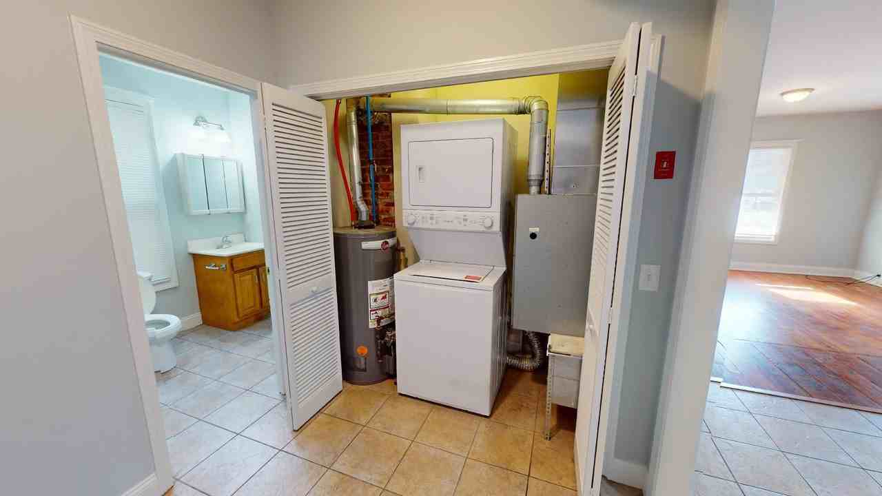 SB Howe Ave Apartment - Photo 6 of 28