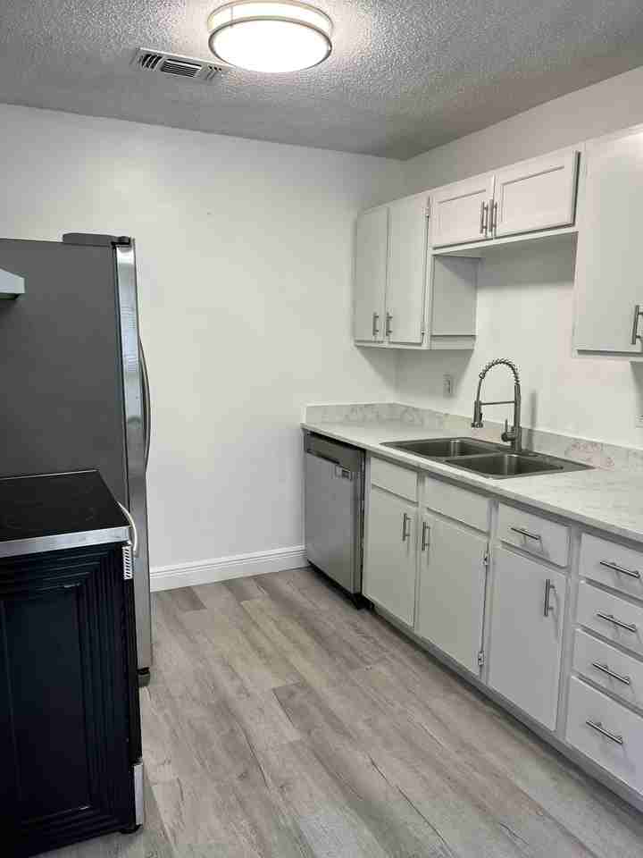 512 Stallings Ave #1 - Photo 3 of 46