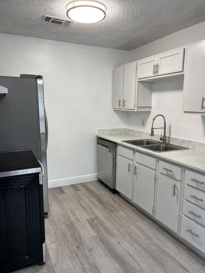 512 Stallings Ave #1 - Photo 4 of 46