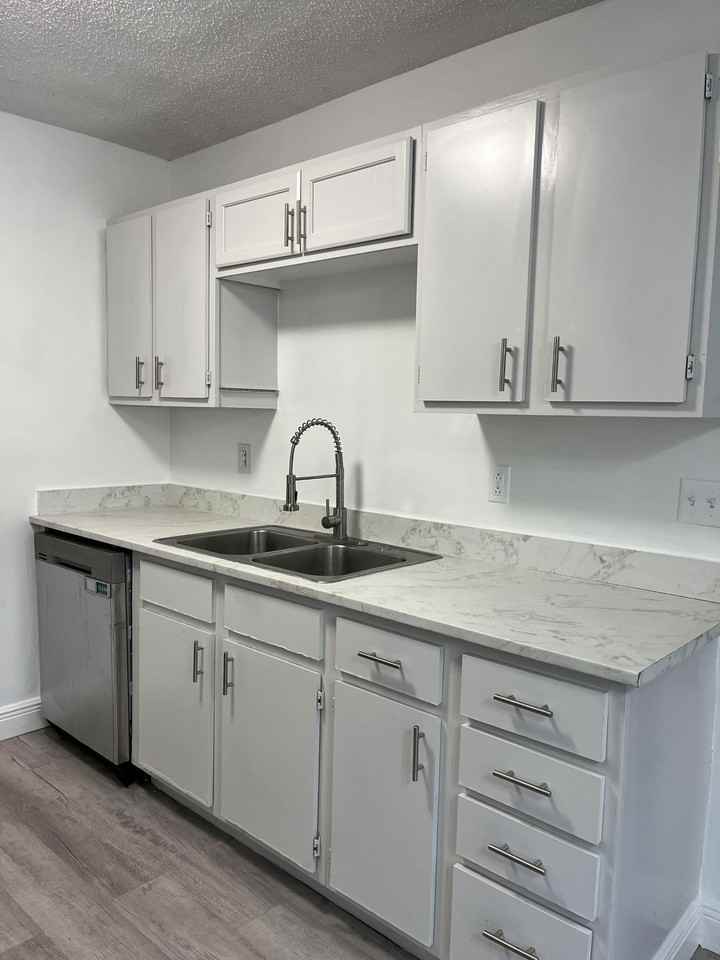 512 Stallings Ave #1 - Photo 5 of 46