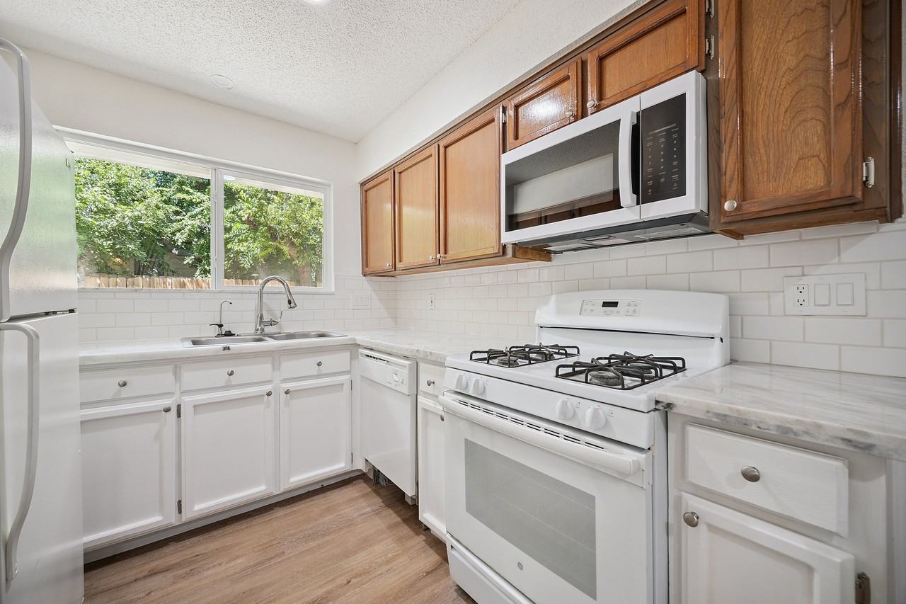 2108 Laura Ct #1 - Photo 6 of 11