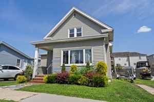 featured image of 18 Saint Ann St #2
