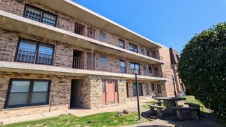 2610 Oakton St Apt 5w #5W - Photo 1 of 1