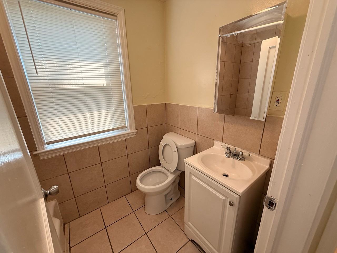 4333 Hamilton Ave #2 - Photo 7 of 14