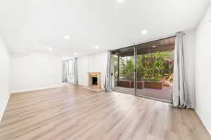 featured image of 412 N Oakhurst Dr