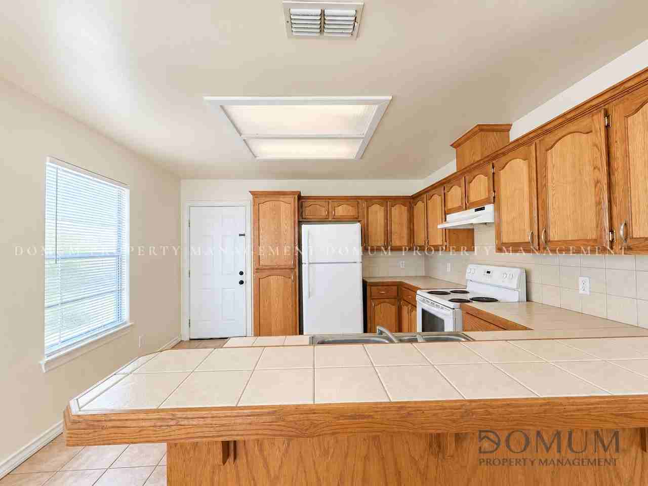 2102 Bahamas Dr #2 - Photo 6 of 10