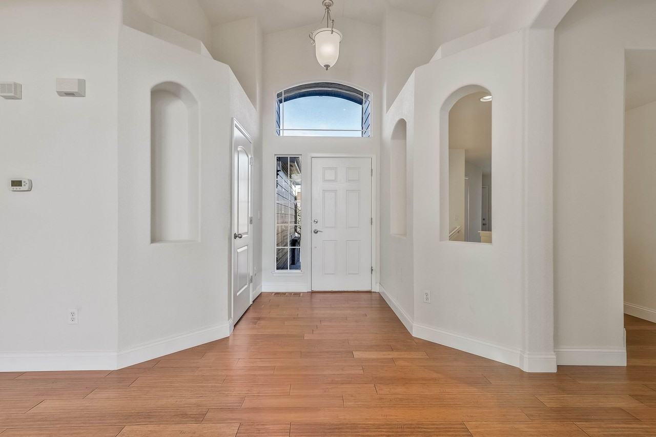 6756 Solana Dr - Photo 3 of 32