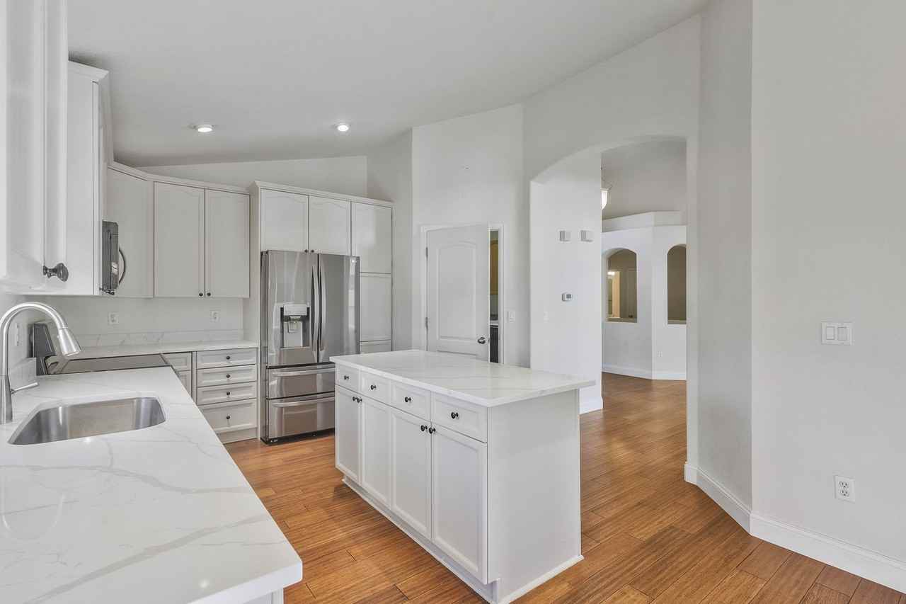 6756 Solana Dr - Photo 6 of 32